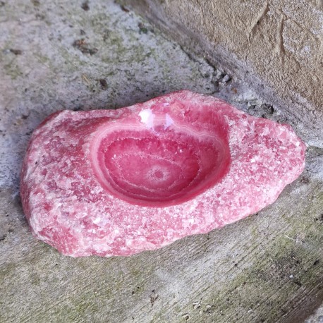 Rhodochrosite brute creusée