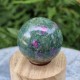 rubis sur fuchsite - sphère