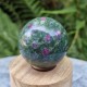 rubis sur fuchsite - sphère